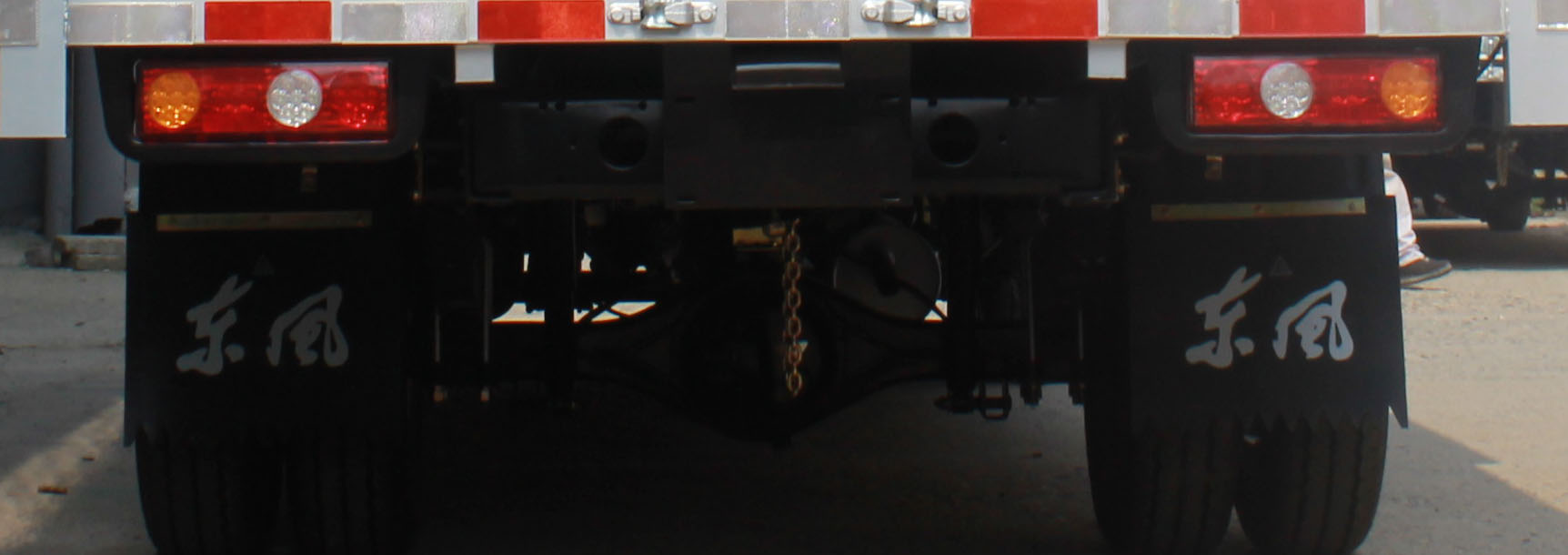 東風(fēng)牌EQ5031XXYD60Q7FAC廂式運(yùn)輸車公告圖片