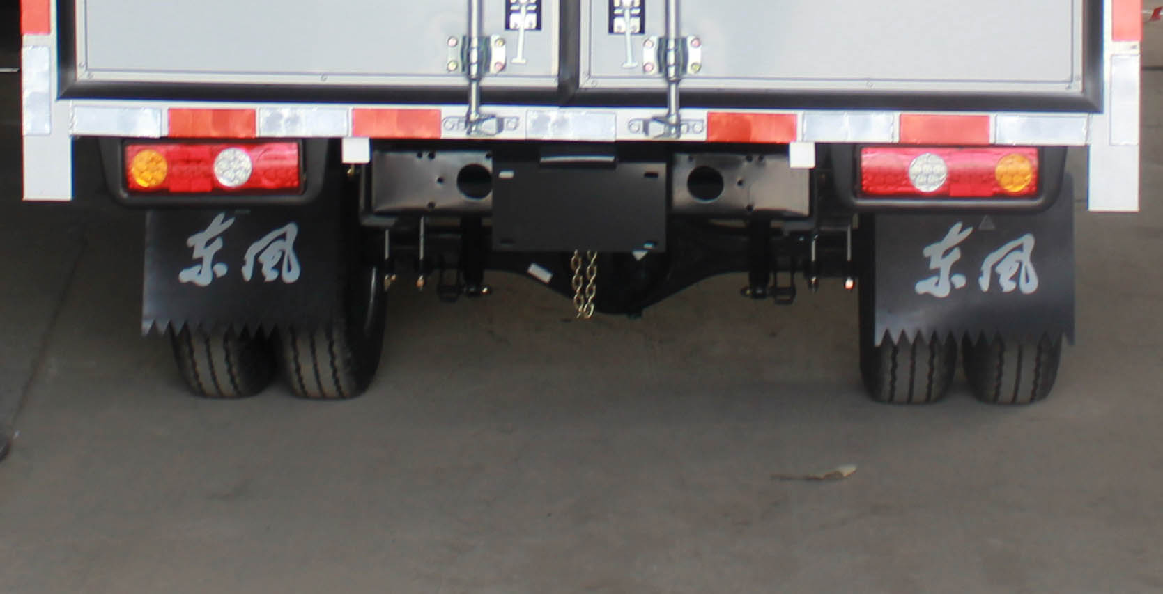 東風(fēng)牌EQ5031XXY60Q7FAC廂式運(yùn)輸車公告圖片