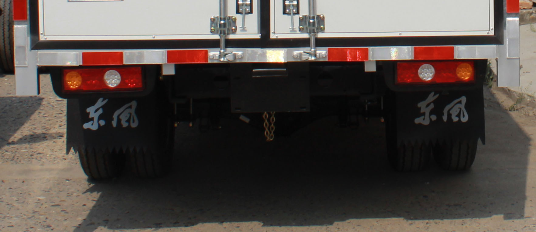 東風(fēng)牌EQ5030XXY60Q7FAC廂式運(yùn)輸車公告圖片