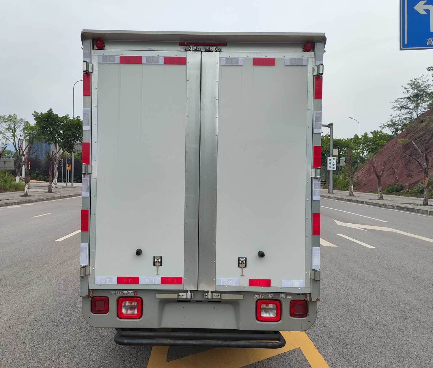 福田牌BJ5020XXY3JV6-74廂式運輸車公告圖片