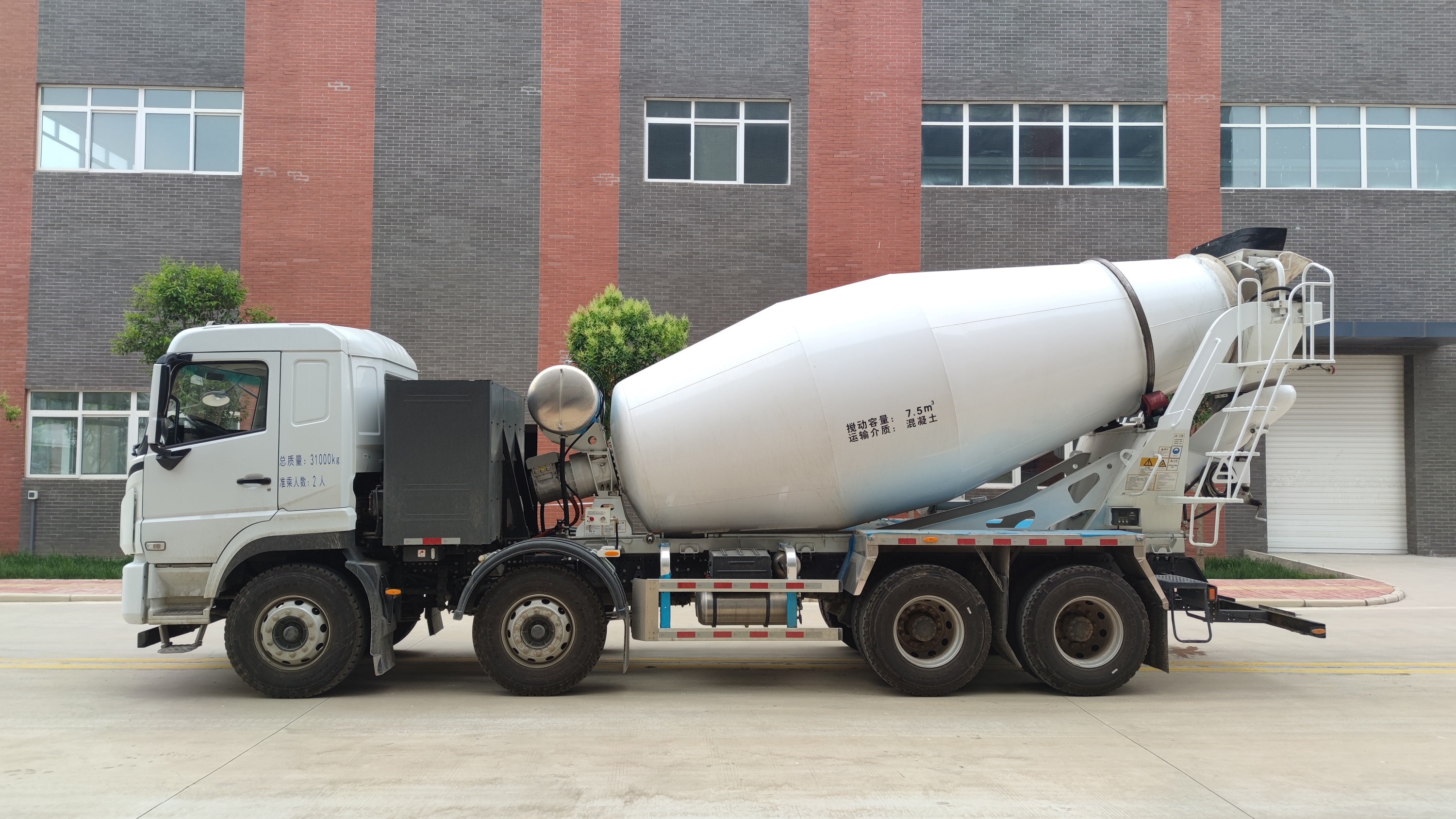 宇通牌ZKH5312GJBP6BEV3純電動(dòng)混凝土攪拌運(yùn)輸車公告圖片