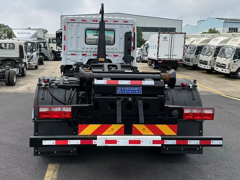 程力威牌CLW5180ZXXBHJ車廂可卸式垃圾車公告圖片