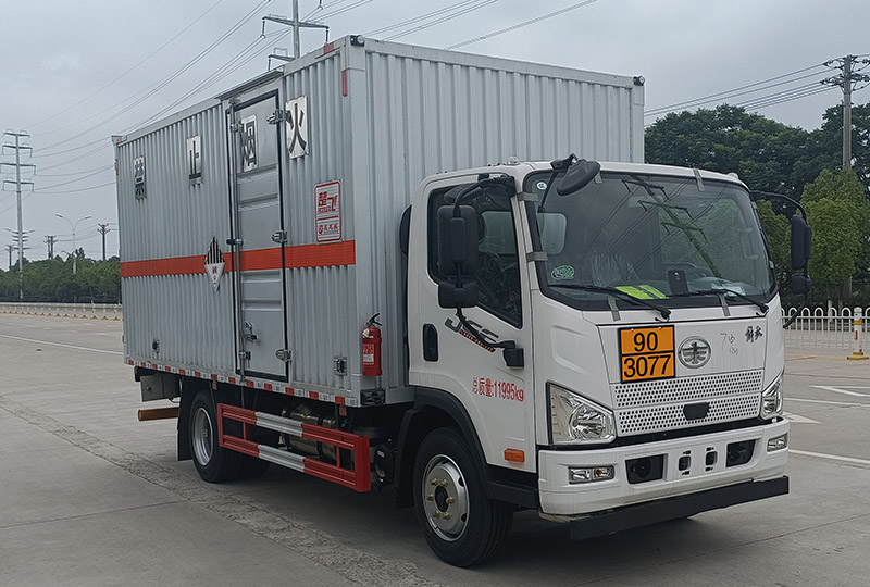 CLQ5120XZW6CA型雜項危險物品廂式運輸車圖片