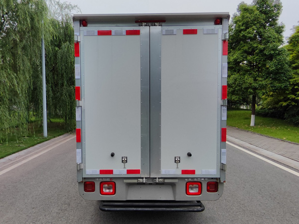 福田牌BJ5020XXY2JV6-73廂式運輸車公告圖片