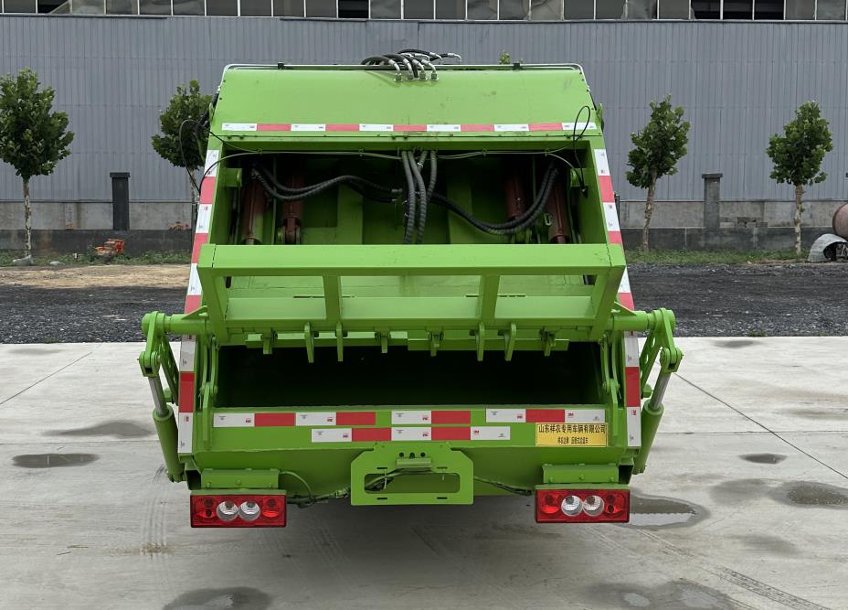 祥農(nóng)達(dá)牌SGW5040ZYSBJ6壓縮式垃圾車(chē)公告圖片