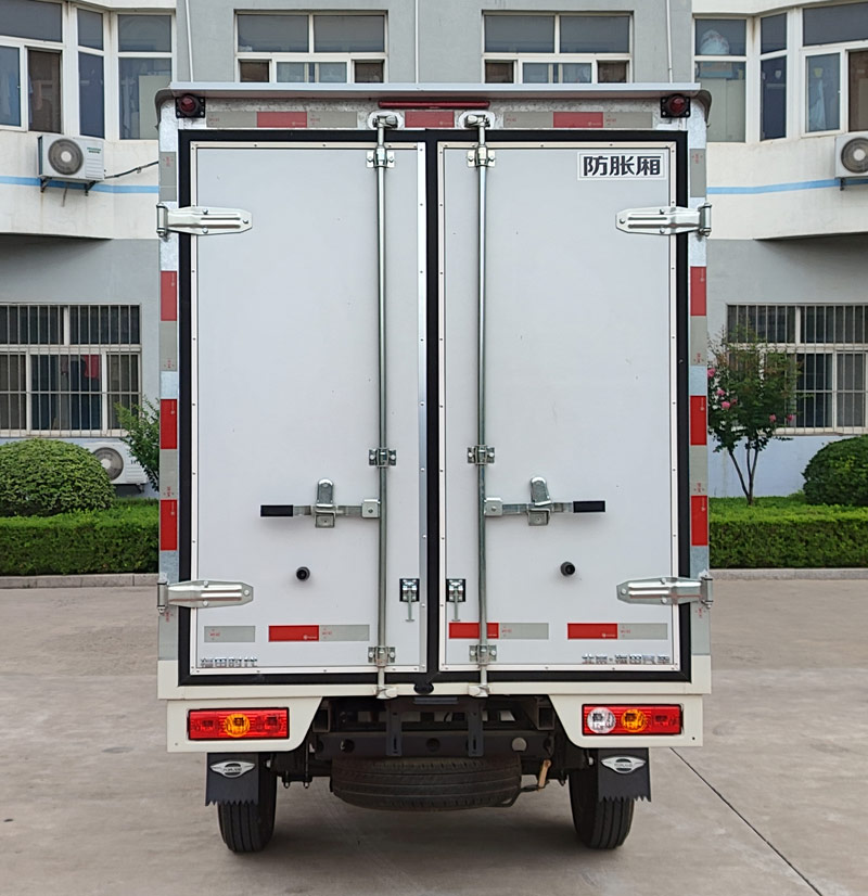 福田牌BJ5030XXY4JV4-54廂式運(yùn)輸車公告圖片