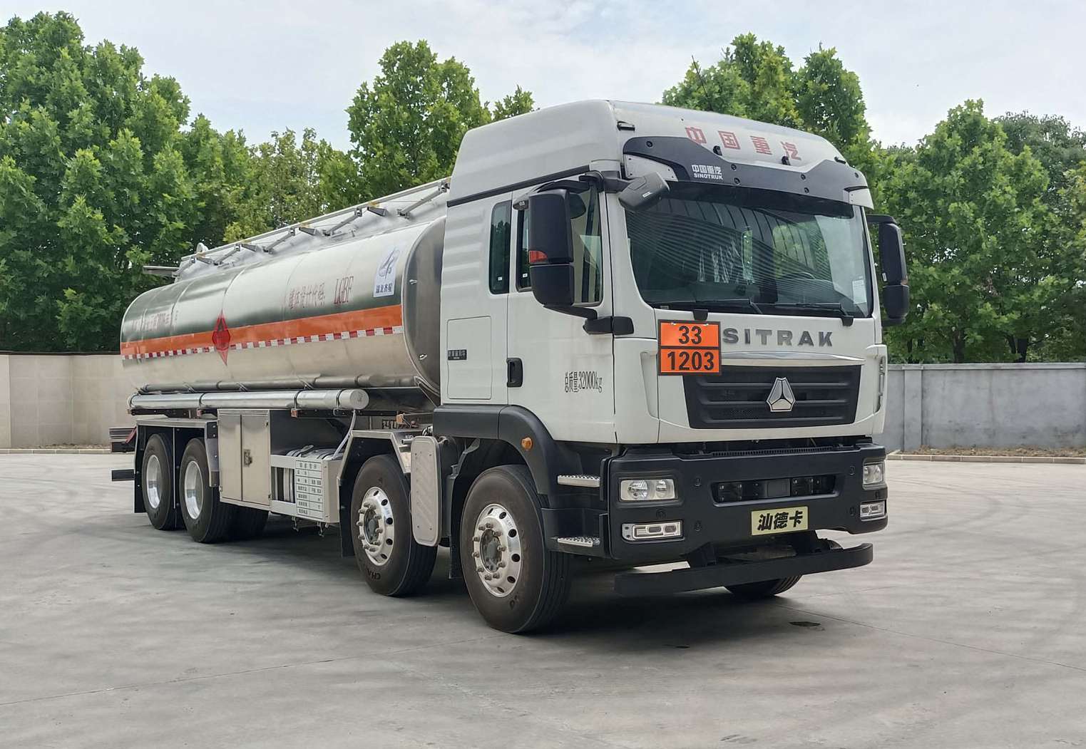 齊星牌QXC5326GYYZ6K鋁合金運(yùn)油車