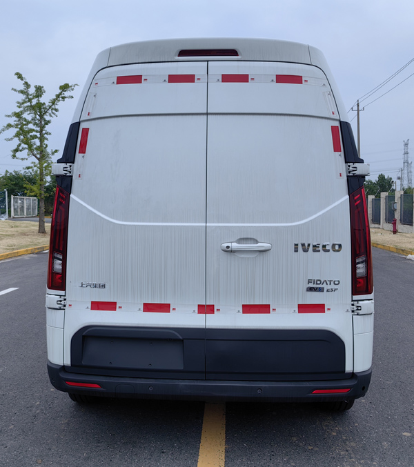 依維柯牌NJ5040XXYFFBEV73純電動(dòng)廂式運(yùn)輸車公告圖片