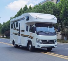旅居车