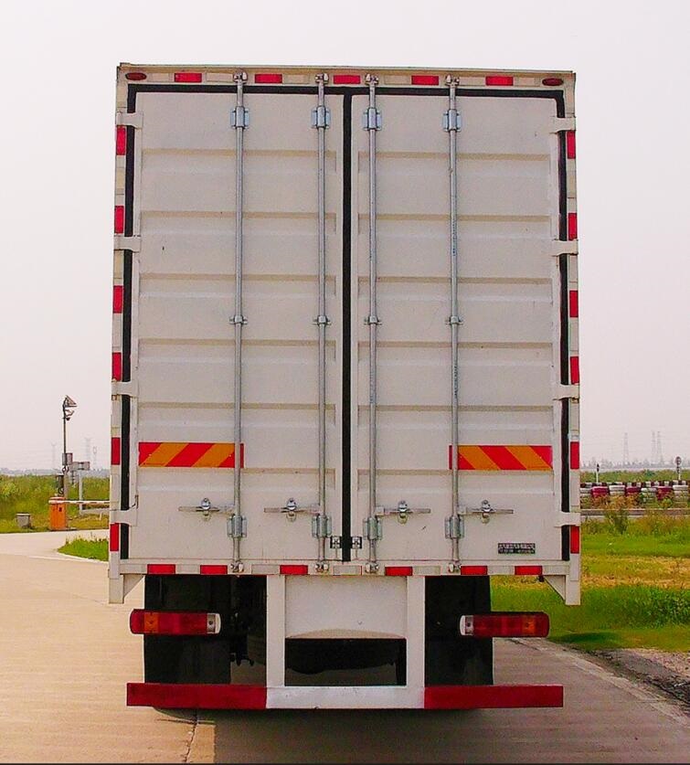 北京牌BJ5181XXYD6AP廂式運(yùn)輸車公告圖片