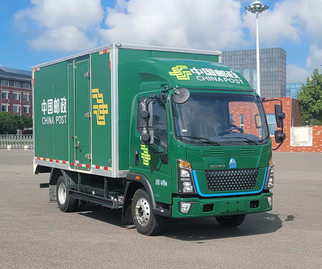 豪沃牌ZZ5047XYZG3314Z146BEV純電動郵政車