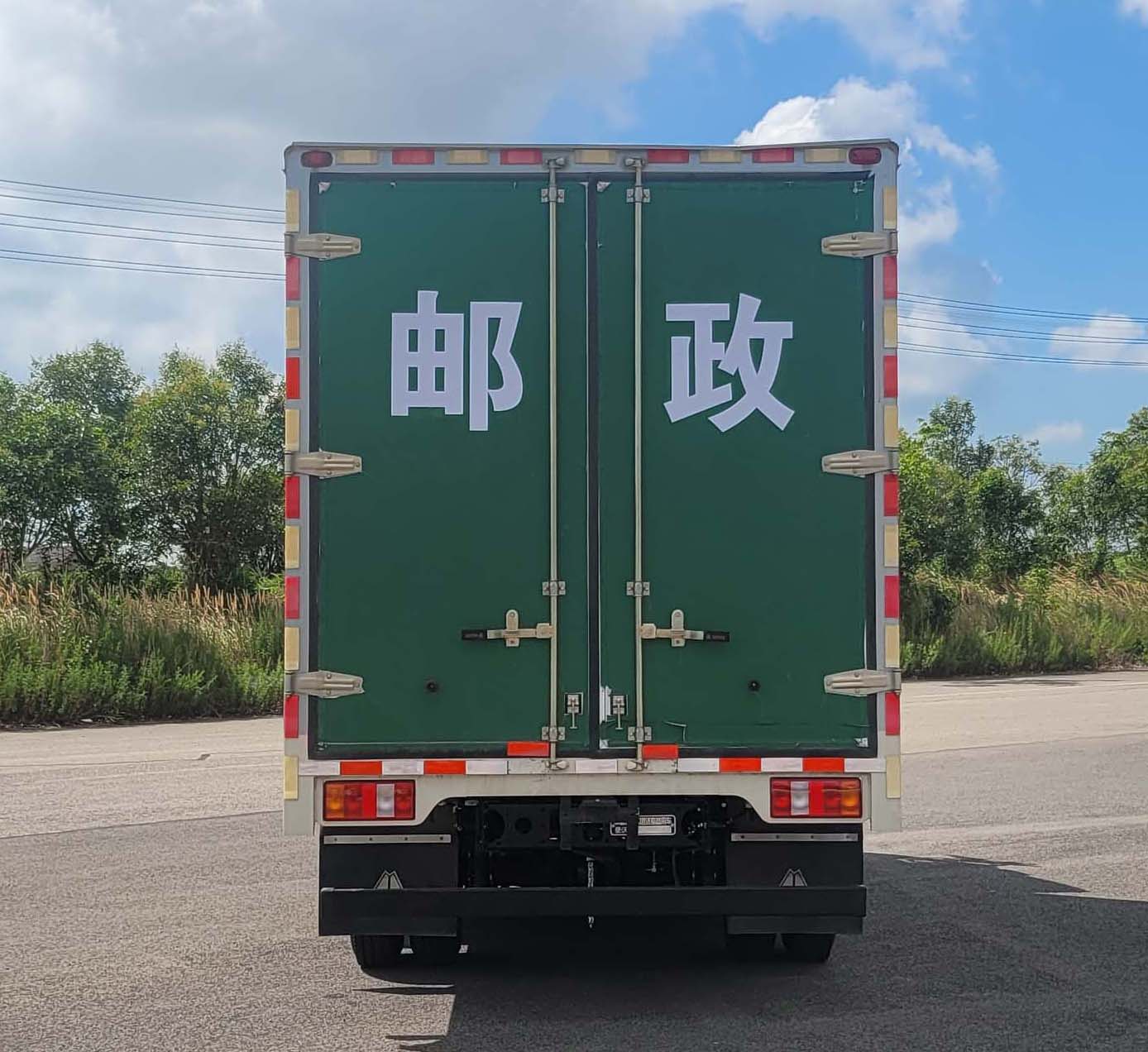 豪沃牌ZZ5047XYZG3314Z146BEV純電動(dòng)郵政車公告圖片