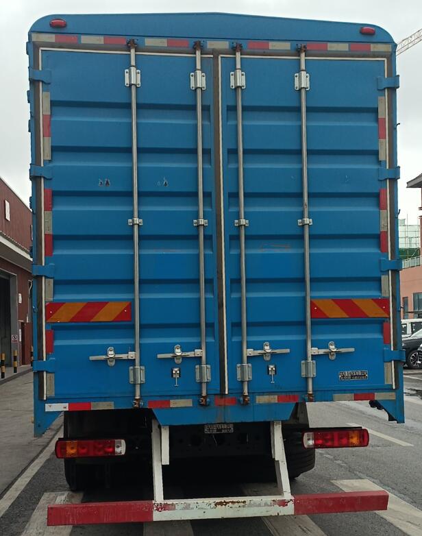 北京牌BJ5320CCYD6DP倉柵式運(yùn)輸車公告圖片