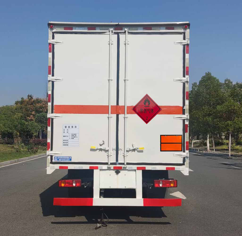 程力威牌CLW5122XRQCDP易燃?xì)怏w廂式運(yùn)輸車公告圖片