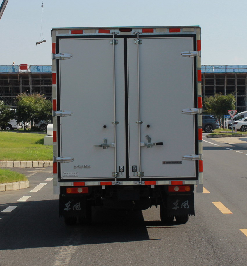 廂式運(yùn)輸車圖片