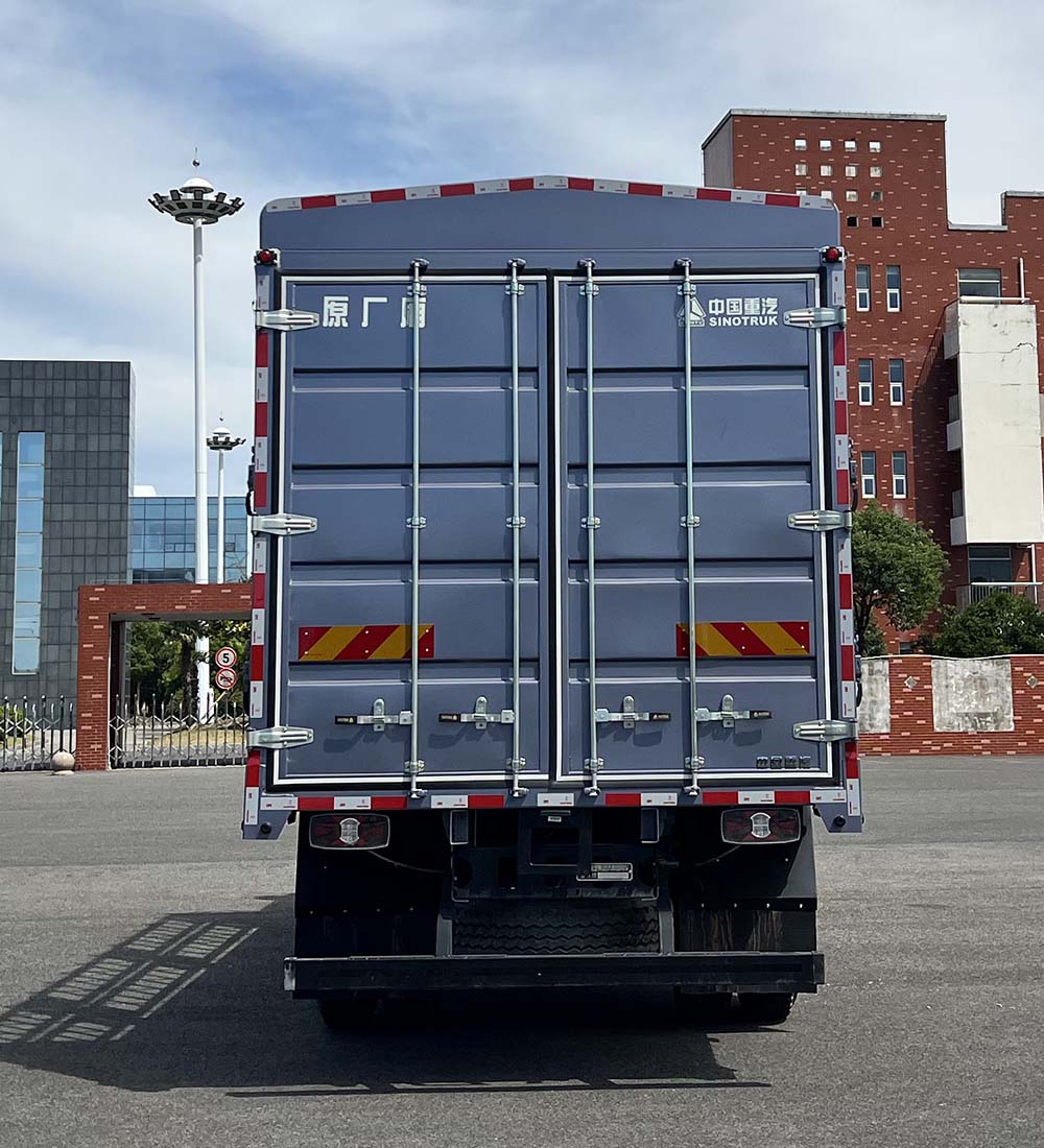 豪沃牌ZZ5187CCYK4519F1倉(cāng)柵式運(yùn)輸車公告圖片