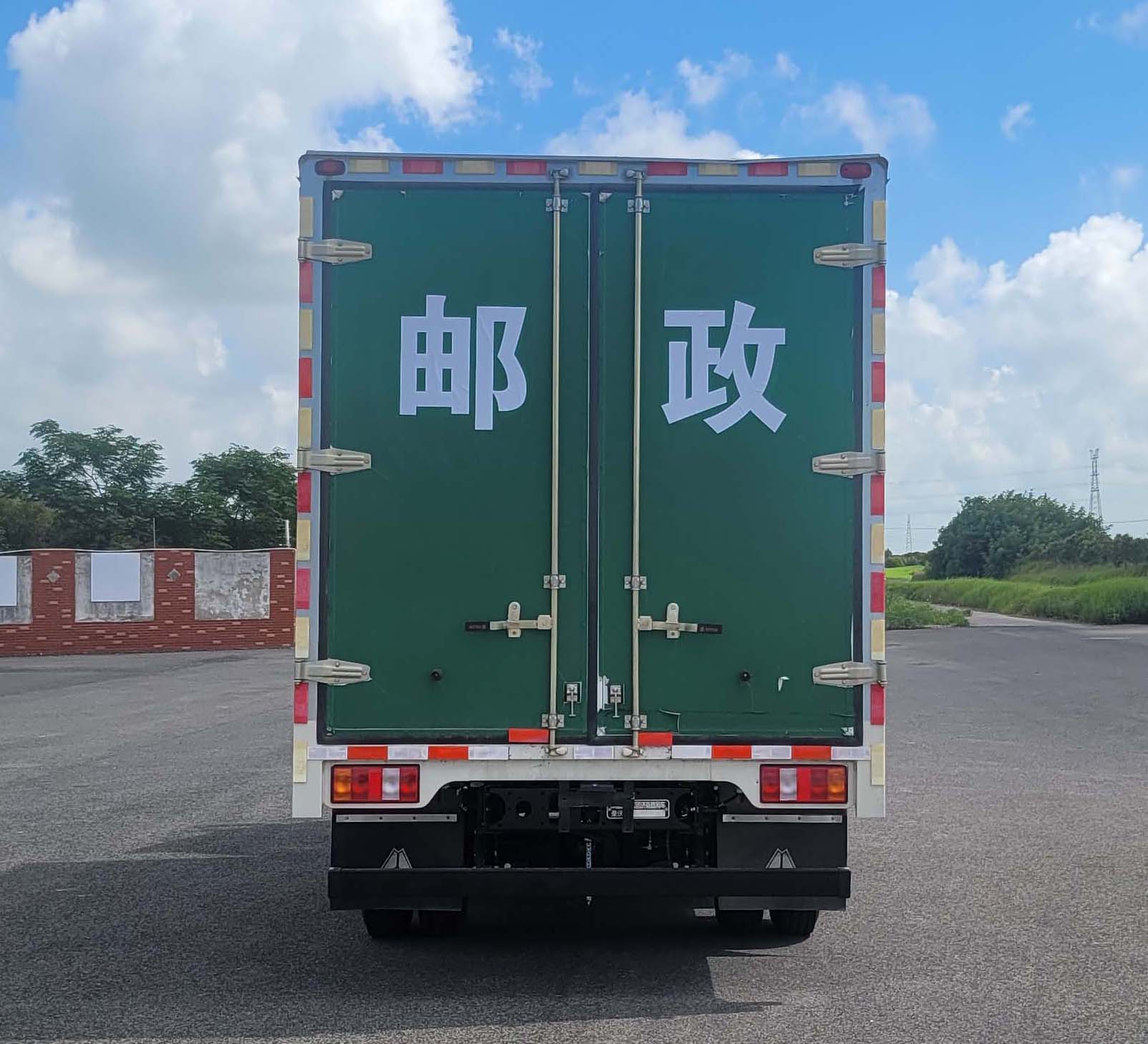 豪沃牌ZZ5047XYZG3314Z144BEV純電動(dòng)郵政車(chē)公告圖片