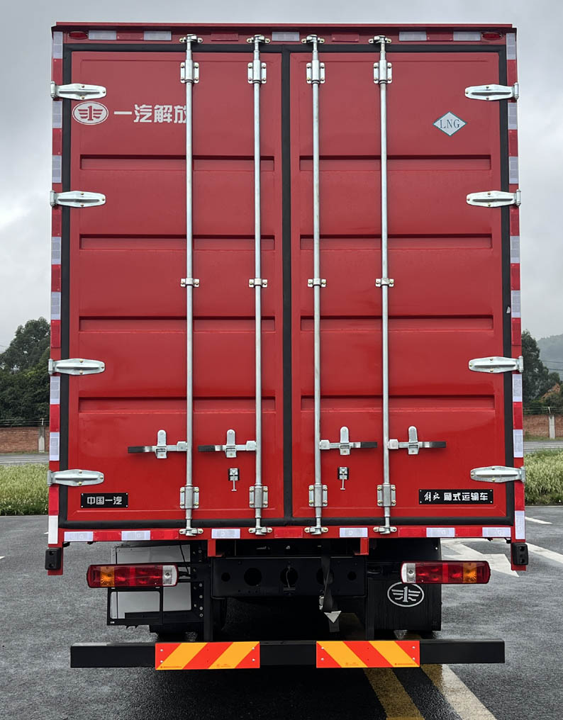 解放牌CA5181XXYP28K8L7NE6A90廂式運(yùn)輸車公告圖片