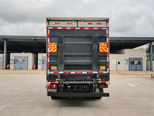 豪曼牌ZZ5048XXYF17FPHEV1插電式混合動力廂式運(yùn)輸車公告圖片