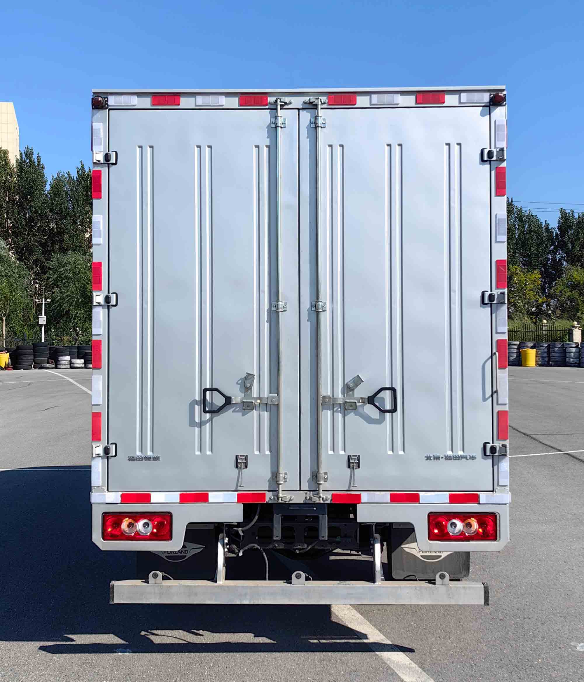 福田牌BJ5044XXY9JBA-53廂式運(yùn)輸車公告圖片