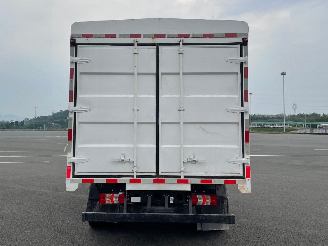 陜汽牌SX5080CCYNP6331倉柵式運輸車公告圖片