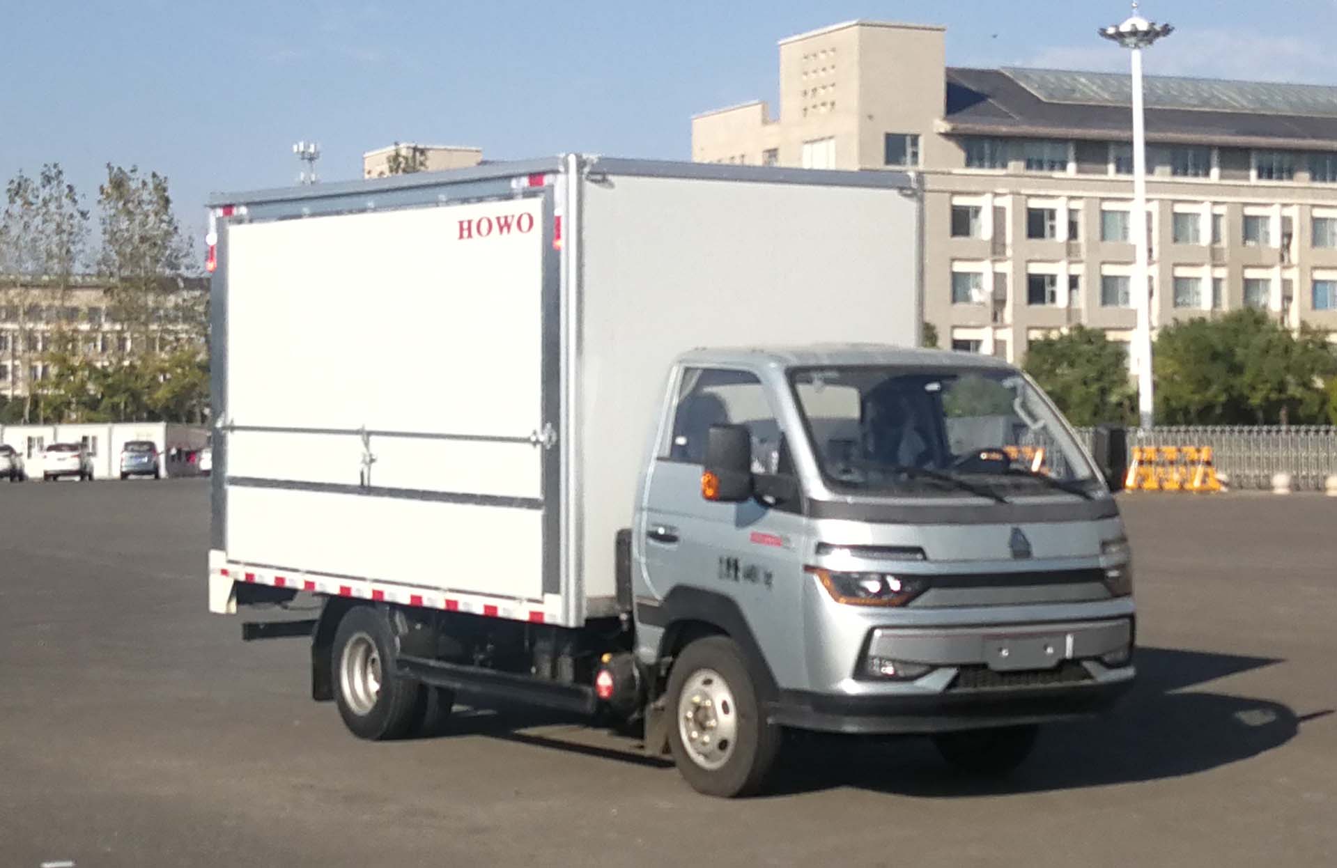 ZZ5047XYKF3112F145型翼開啟廂式車圖片