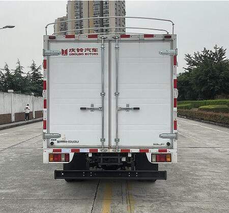 五十鈴牌QL5043CCYFMHA倉(cāng)柵式運(yùn)輸車公告圖片