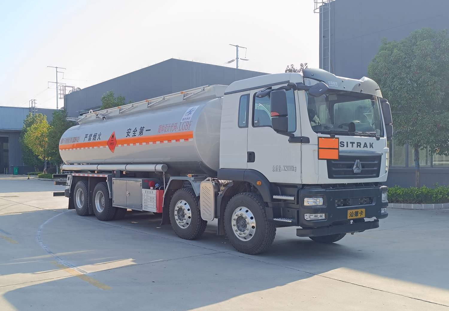 齊星牌QXC5326GRYZ6F易燃液體罐式運(yùn)輸車