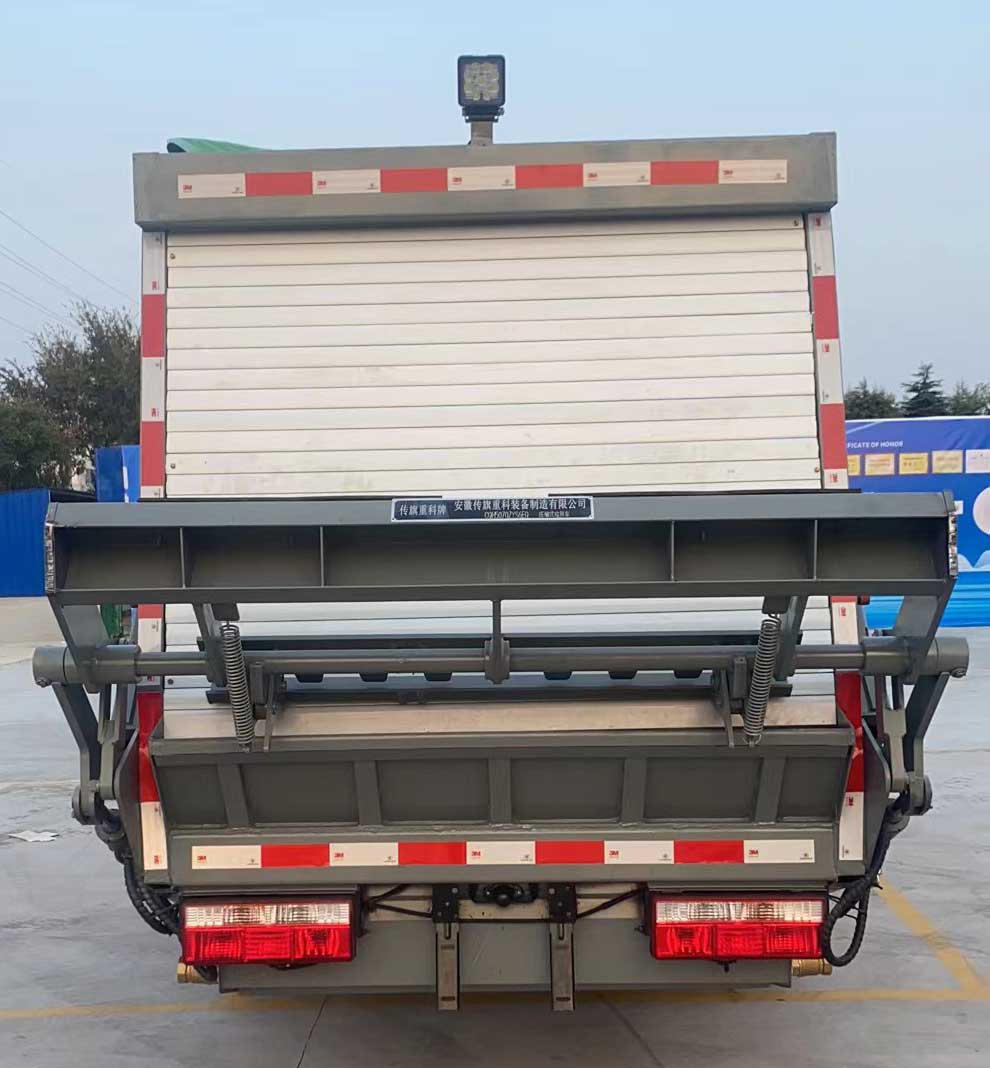 傳旗重科牌CQH5070ZYS6EQ壓縮式垃圾車公告圖片
