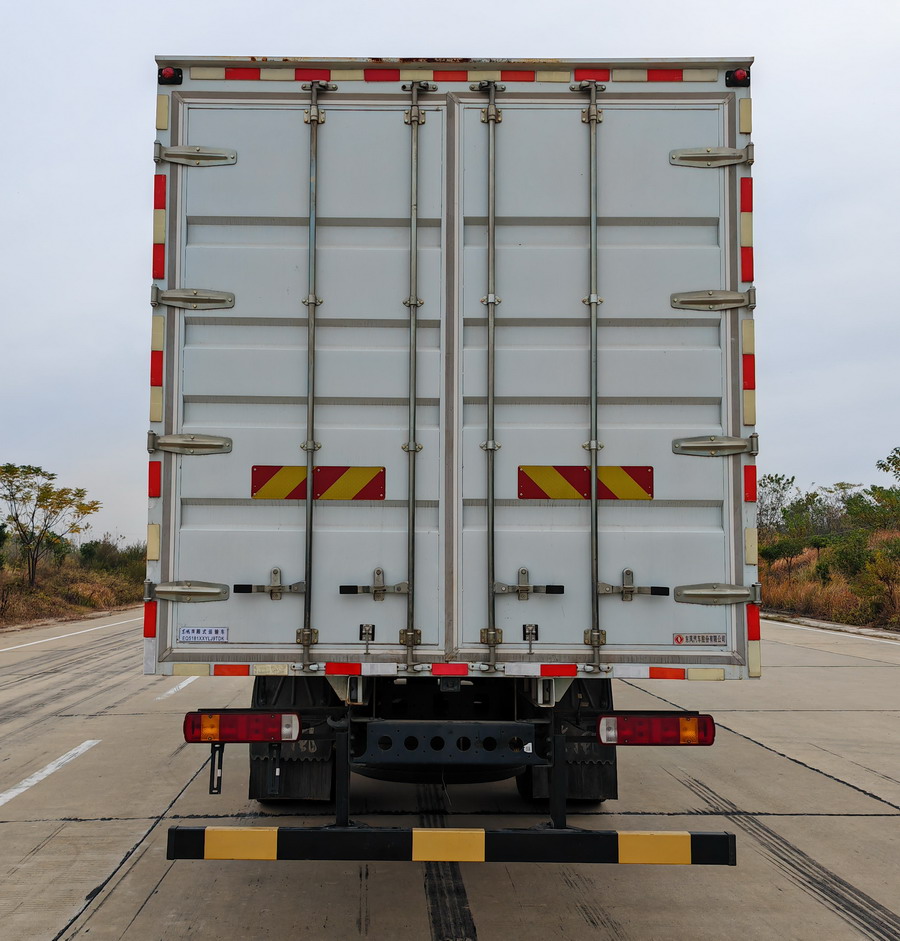 東風(fēng)牌EQ5181XXYL9TDHAC廂式運(yùn)輸車公告圖片