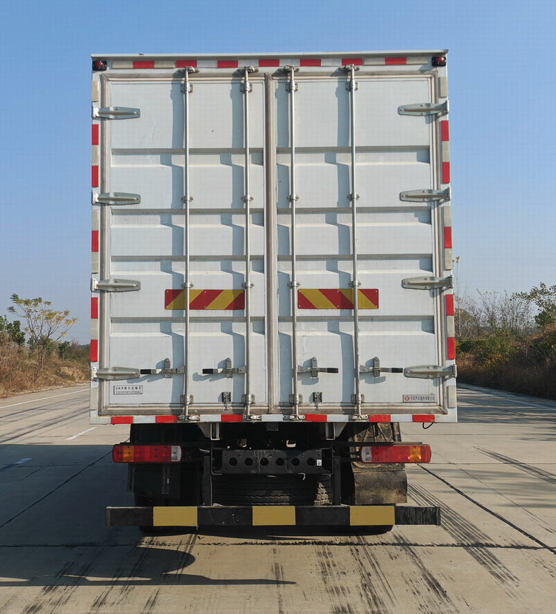 東風牌EQ5181XXYL9TDFAC廂式運輸車公告圖片