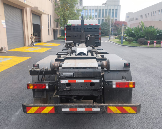 犀重牌AXZ5320ZXXSHBEV純電動(dòng)車廂可卸式垃圾車公告圖片
