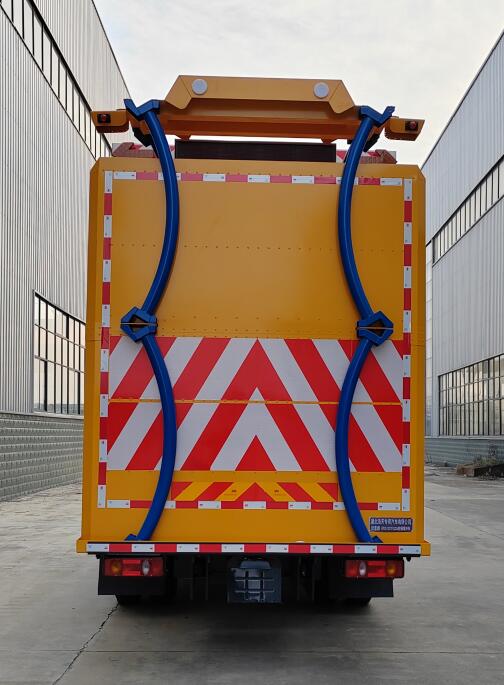 浩天星運(yùn)牌HTX5122TFZZC6防撞緩沖車(chē)公告圖片