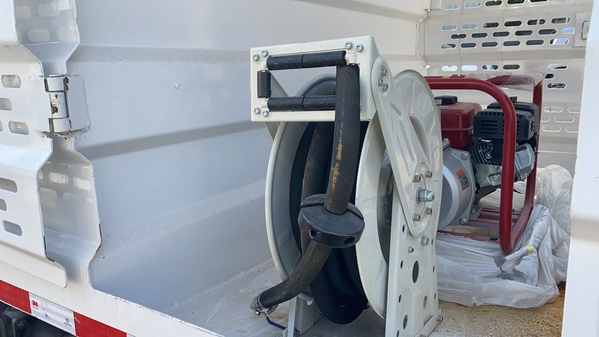 斯太隆牌HZH5040TYHCDW6路面養(yǎng)護(hù)車(chē)公告圖片