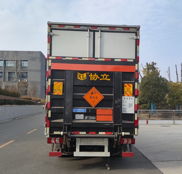 程力威牌CLW5040XQYHWY爆破器材運輸車公告圖片