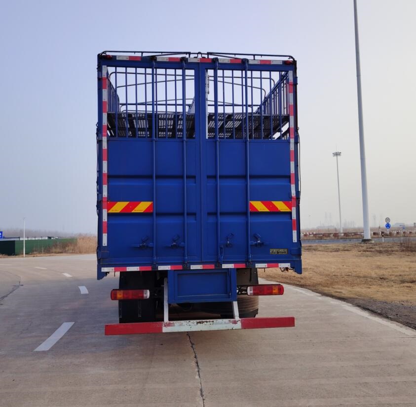 北京牌BJ5320CCQD6DP畜禽運(yùn)輸車(chē)公告圖片