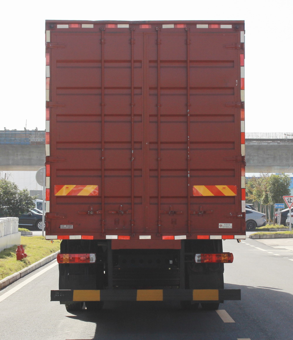 東風(fēng)牌EQ5186XXYL9TDKAC廂式運(yùn)輸車(chē)公告圖片