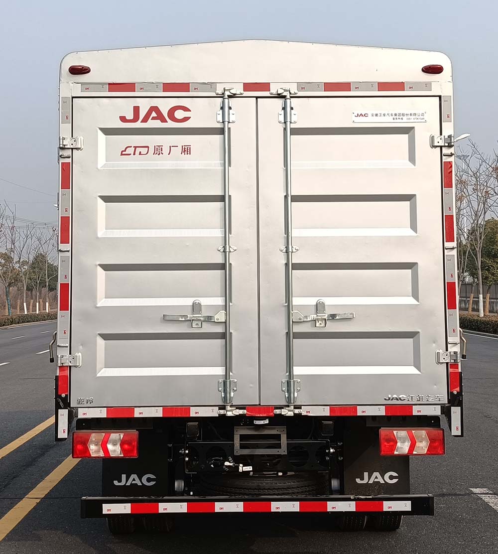 江淮牌HFC5042CCYEV10純電動(dòng)倉(cāng)柵式運(yùn)輸車(chē)公告圖片