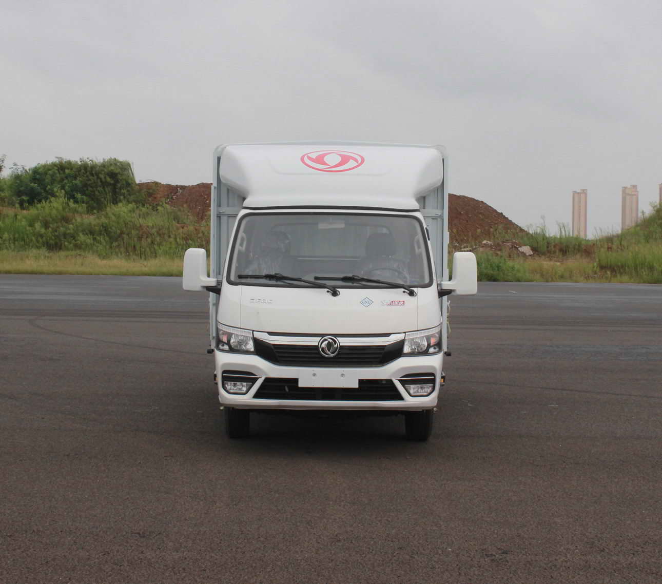 東風(fēng)牌EQ5030CCY26NEAC倉柵式運輸車公告圖片