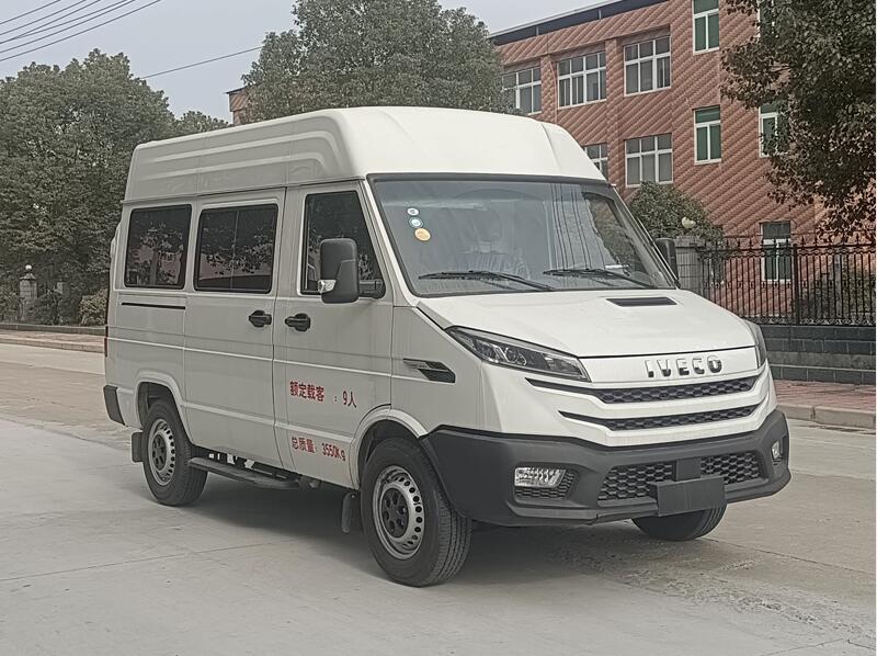 程力牌CL5041XYB6BYS運(yùn)兵車