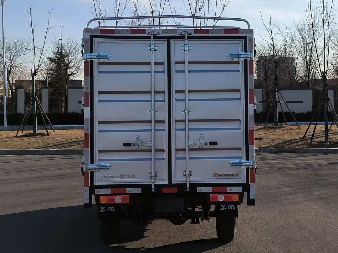 東風(fēng)牌DFA5030CCYCBEV2純電動(dòng)倉(cāng)柵式運(yùn)輸車公告圖片