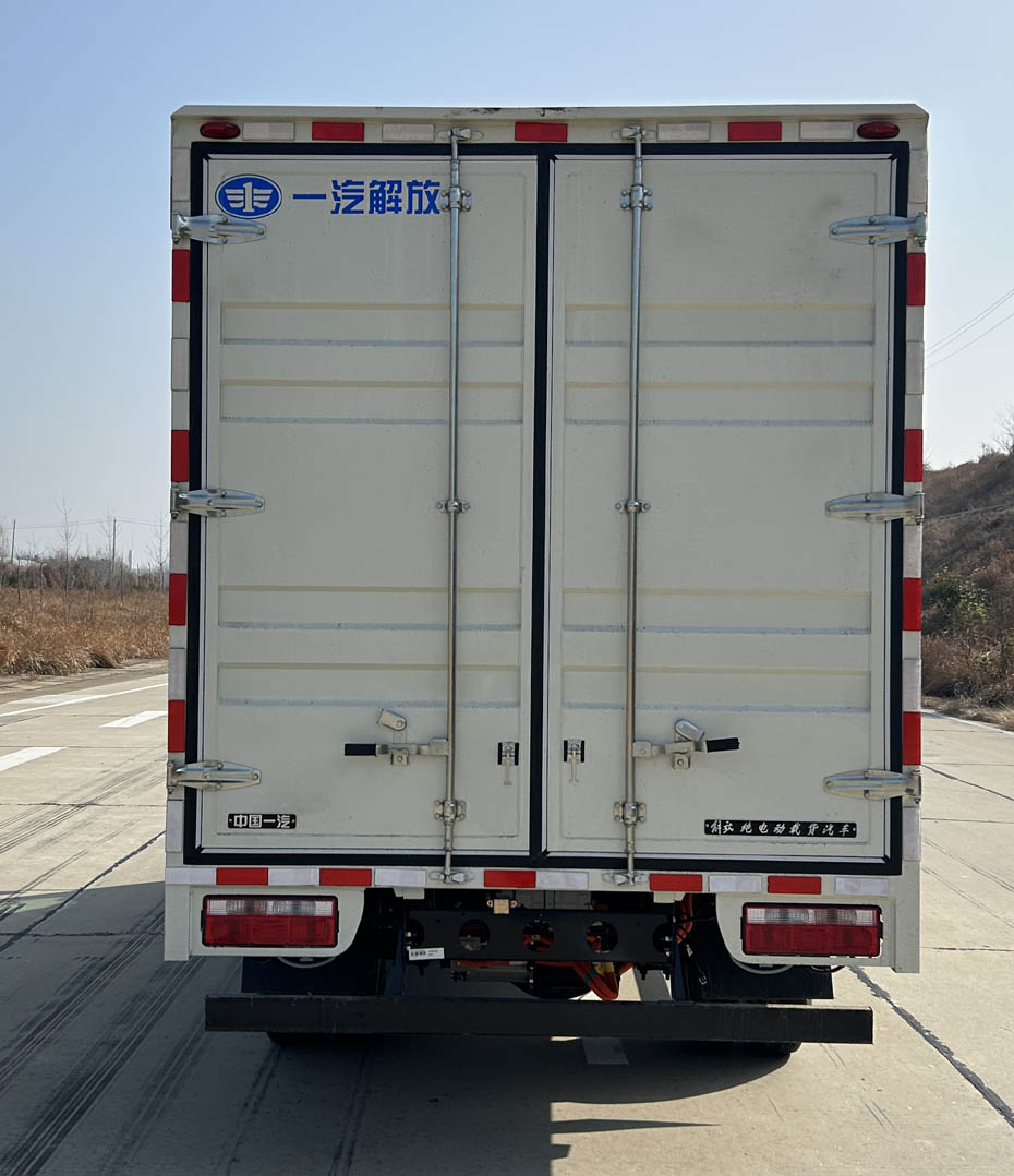 解放牌CA5040XXYP40L2BEVA85純電動(dòng)廂式運(yùn)輸車公告圖片