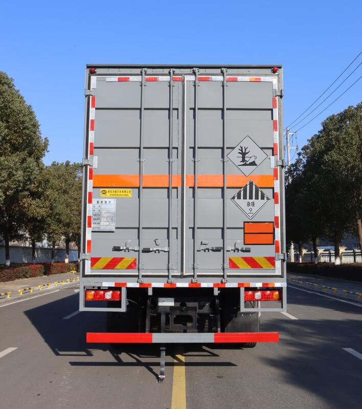 中汽力威牌HLW5329XZW6DS雜項(xiàng)危險(xiǎn)物品廂式運(yùn)輸車公告圖片