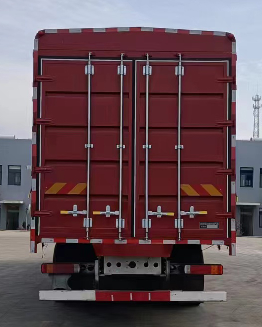 歐曼牌BJ5269CCYY6HPL-03倉(cāng)柵式運(yùn)輸車公告圖片