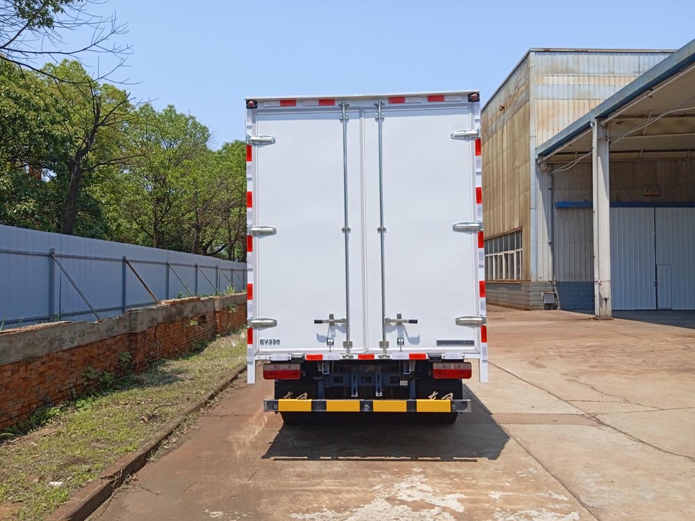 東風(fēng)牌DFA5070XXYEBEV純電動(dòng)廂式運(yùn)輸車公告圖片