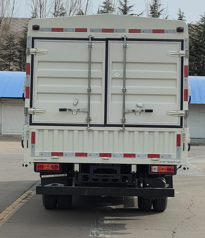 福田牌BJ5035CCY4JC6-30倉(cāng)柵式運(yùn)輸車公告圖片