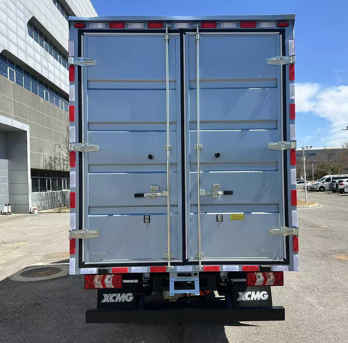 徐工牌XGA5047XXYBEVEA純電動(dòng)廂式運(yùn)輸車公告圖片