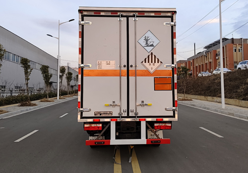 匯力威牌VVV5040XZWEQ6雜項(xiàng)危險(xiǎn)物品廂式運(yùn)輸車公告圖片