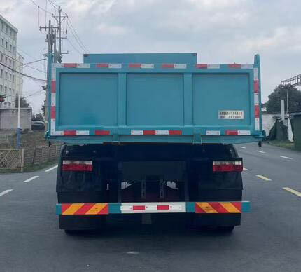 宏磊風(fēng)牌HLF5180ZLJEQ自卸式垃圾車公告圖片