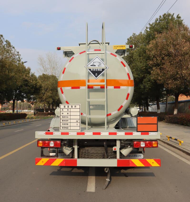 中汽力威牌HLW5323GFWS6腐蝕性物品罐式運(yùn)輸車(chē)公告圖片